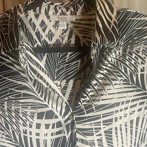 Black and Cream Plus-size Contemporary Geometric Print Women’s Blouse NWT - Picture 4 of 13